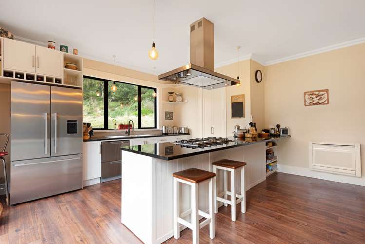 541 South Makara Road Makara_13