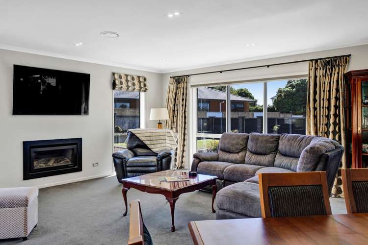 1 Elizabeth Grove Stratford_9