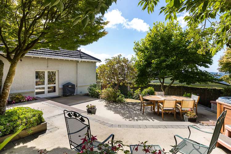 14 Garfield Avenue Roslyn_26