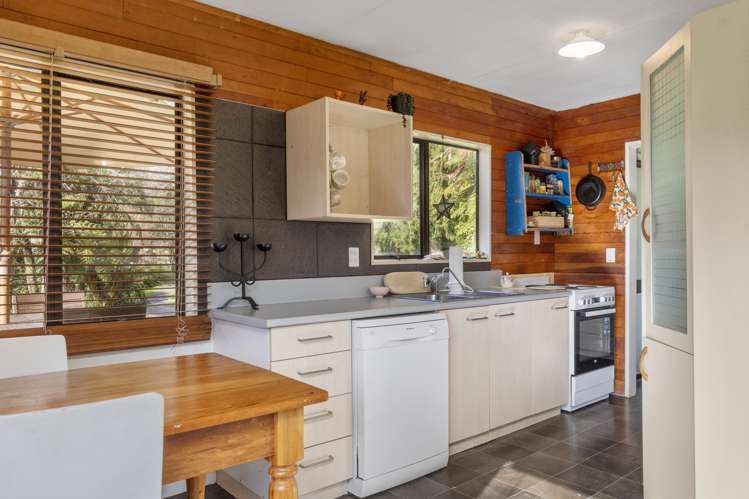 8 Poland Street Waikino_11