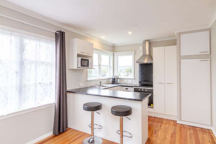 11 Kowhai Street Parkway Wainuiomata_4