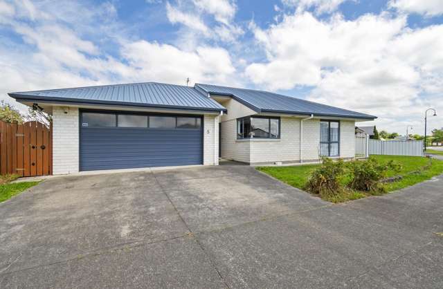 Family favourite - easy care brick living!