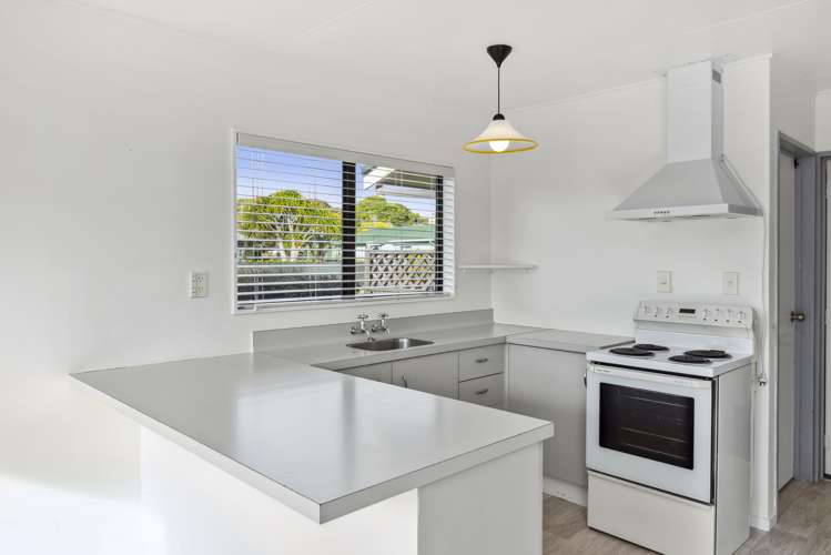99 Queens Road Waikanae Beach_12