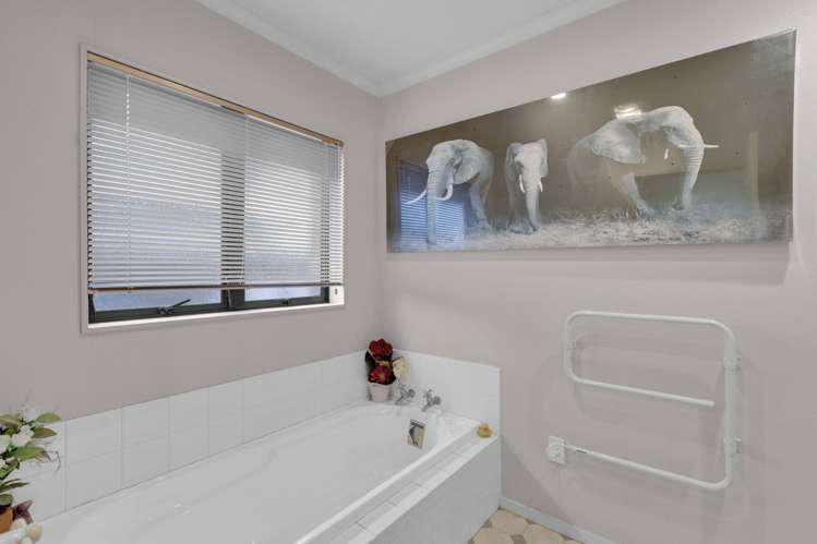 14 Sandalwood Drive Dinsdale_14