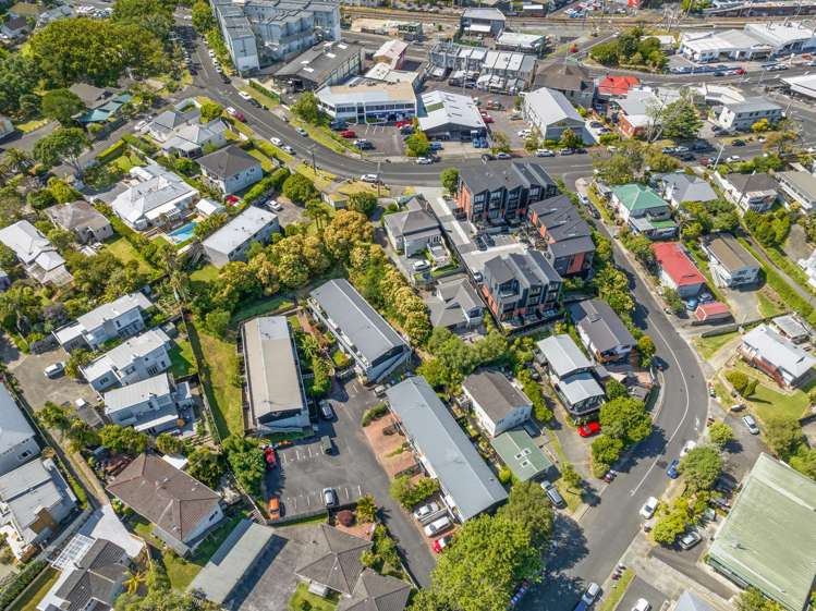 6/7 Don Croot Street Morningside_14