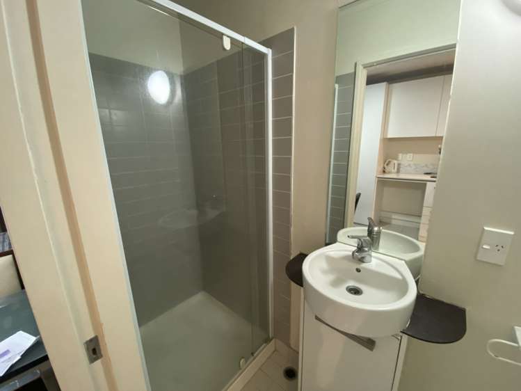 713/10 The Quadrant, Waterloo Street City Centre_3