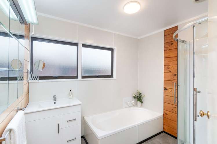 60 Pasadena Crescent Totara Park_12