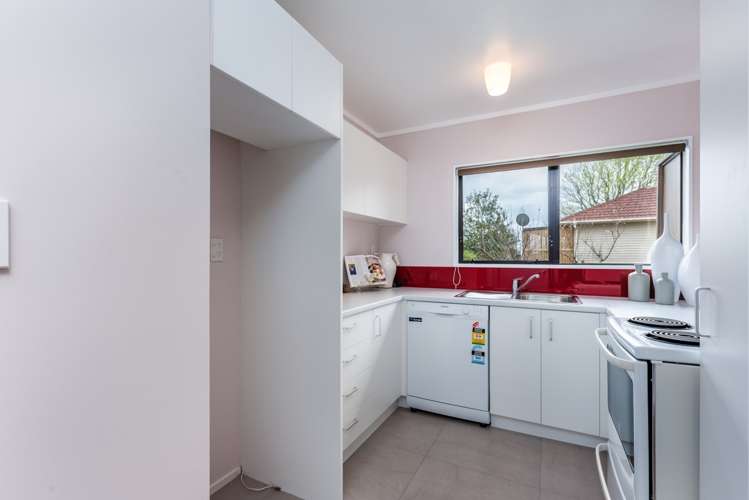 1/4 Helga Crescent Te Atatu Peninsula_9