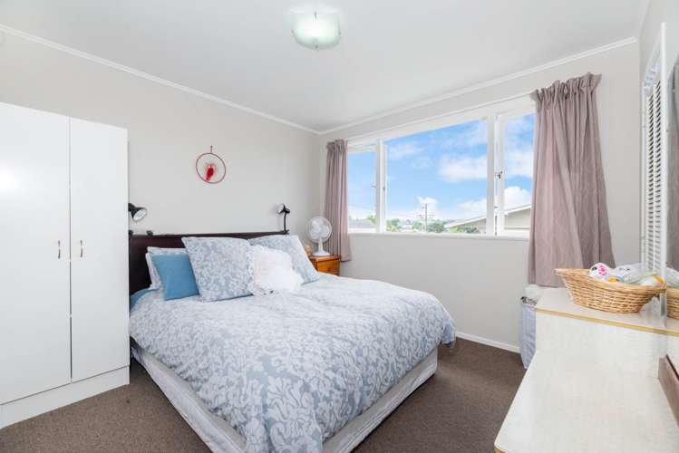 5b Sheehan Road Te Atatu South_13