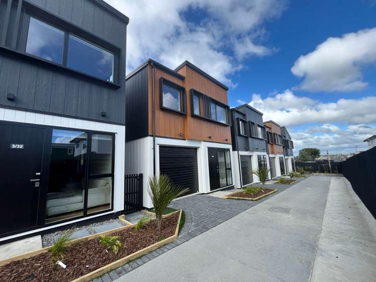 4/32 Bradbury Road Botany Downs_1