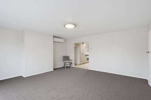 2/538 Gloucester Street Linwood_4