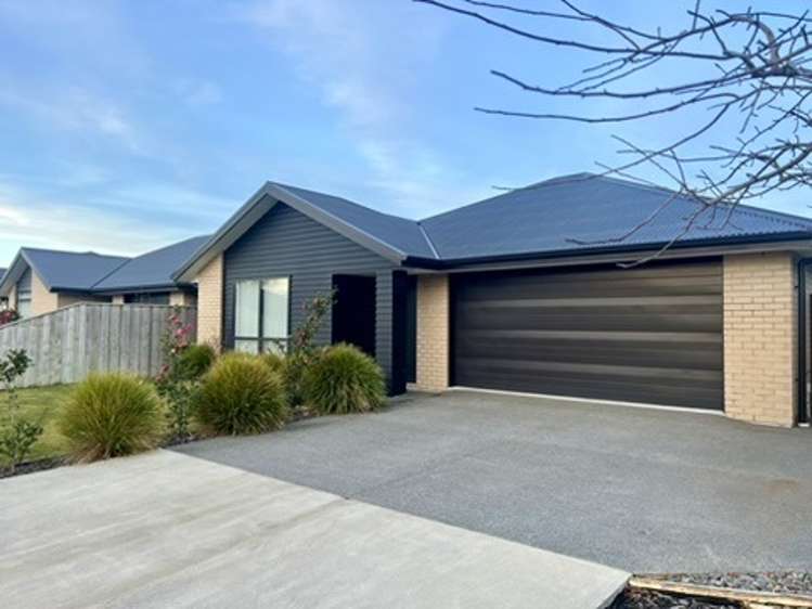 48 Quinn Crescent 11362_0