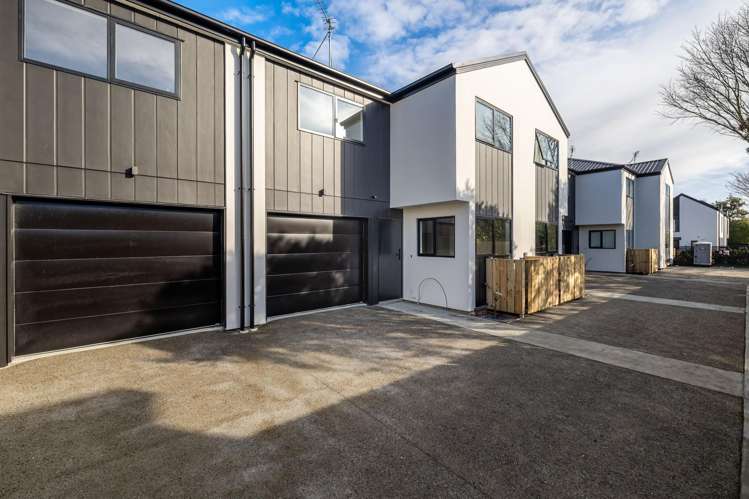 4 & 5/11 Brockworth Place_0