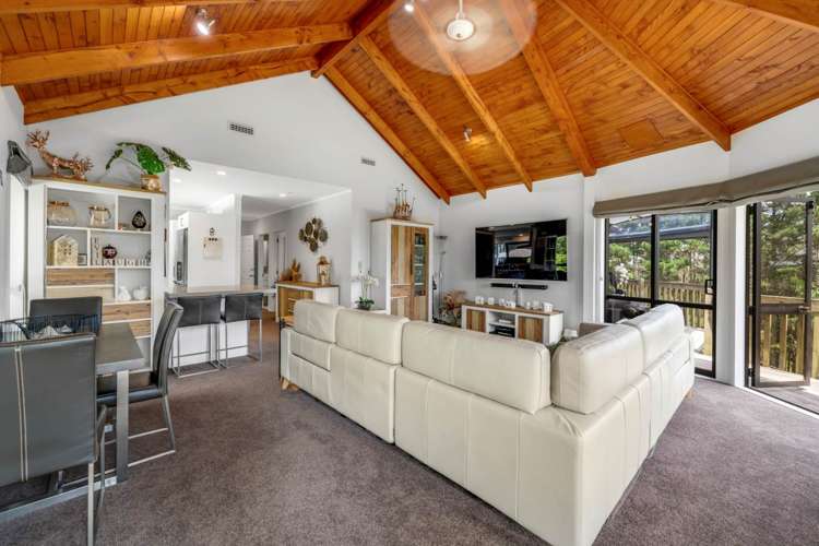 317 & 317A West Road Brookby_18