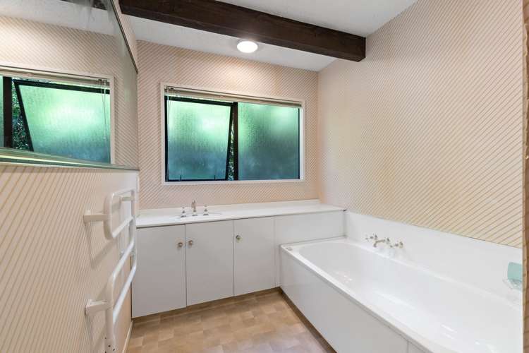 6 Thorn Crescent Fernhill/Sunshine Bay_13