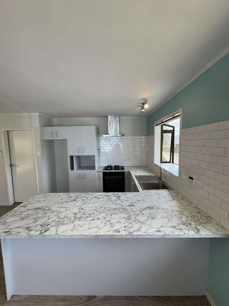 7 Westra View Tawa_6