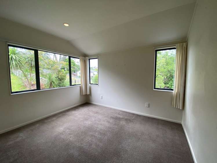 18B Jonathan Place Sunnynook_7