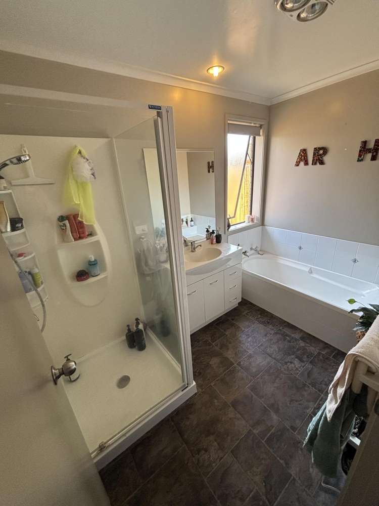 5 Nobleman Place Hamilton East_11