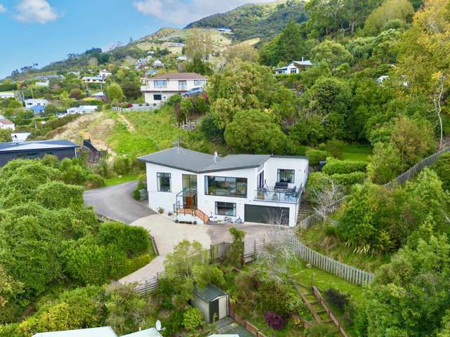 Elevated living with harbour and peninsula views