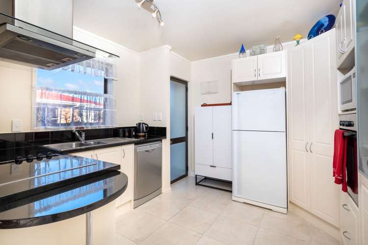 12 Annette Avenue Te Atatu South_13