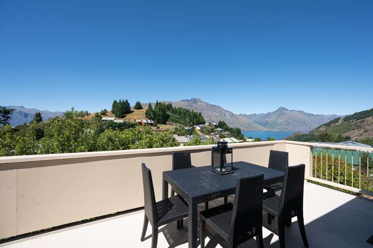 12 Greenstone Place Fernhill/Sunshine Bay_15