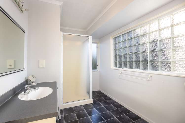 3a Kinross Drive Merrilands_13