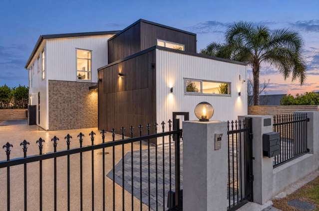 Luxury Living with Panoramic Views!