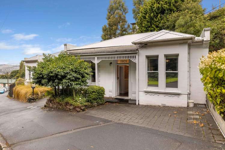 21 Serpentine Avenue_0