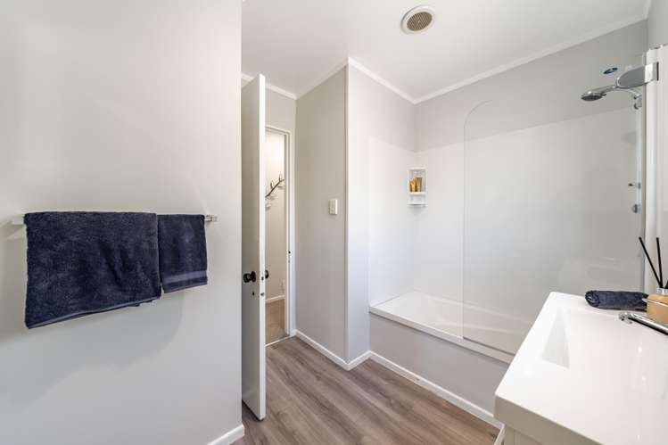 2 Oaklands Grove Clouston Park_13