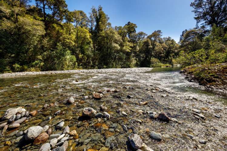 472 Wakamarina Road Canvastown_12