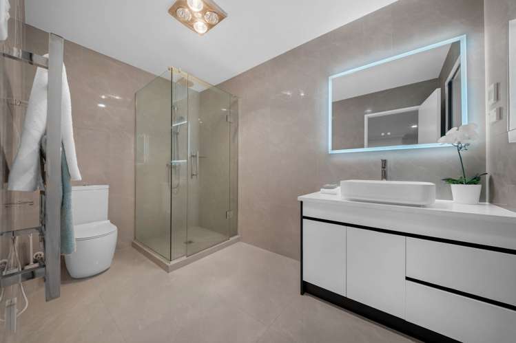 19 Dungloe Avenue Flat Bush_25