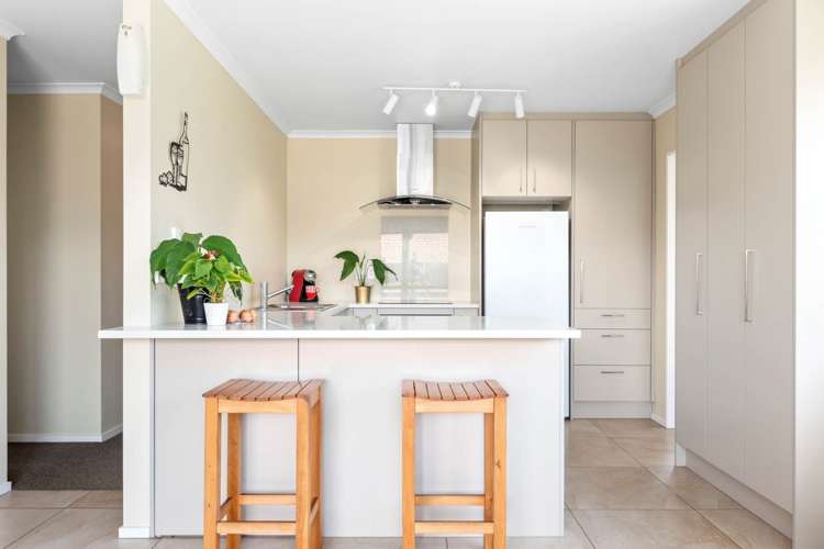 9 Castlehill Court Wattle Downs_6