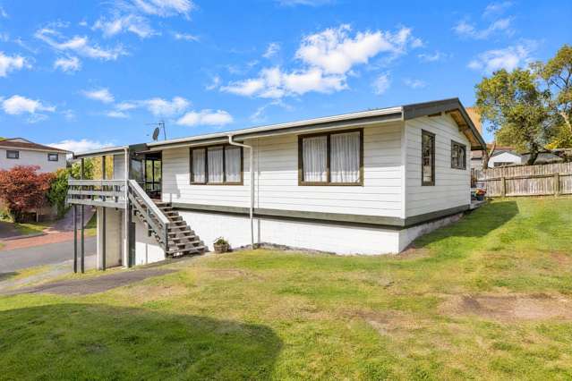 Lake views and Lockwood charm