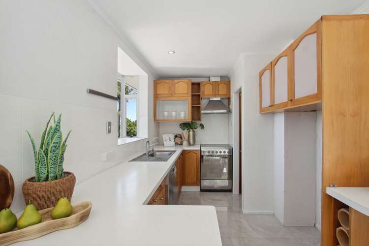 2/80 Cascades Road Pakuranga Heights_9