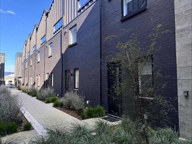 Modern, Low Maintenance Townhouse