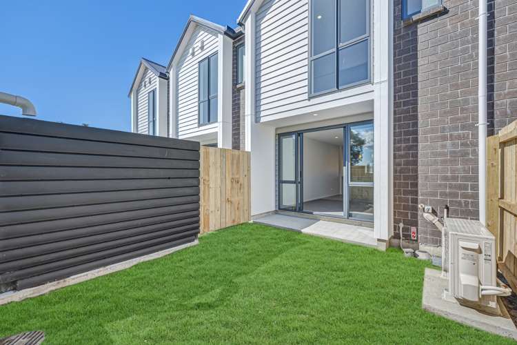 2/11 Kelburn Lane Mangere_14