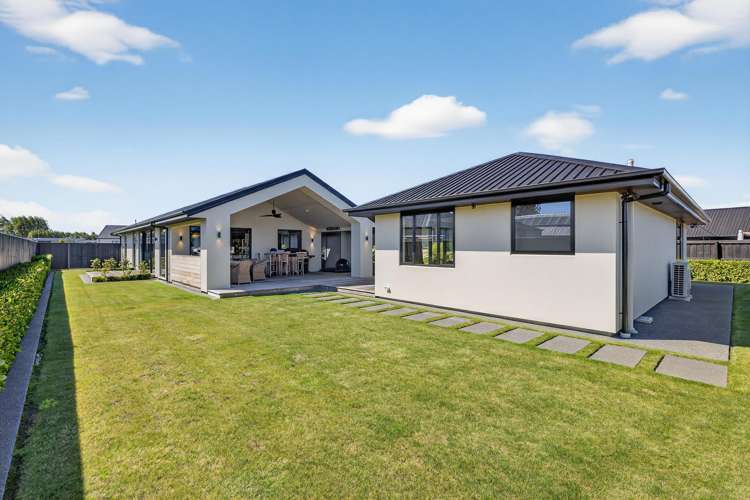 56 Carnaveron Drive Lincoln_36