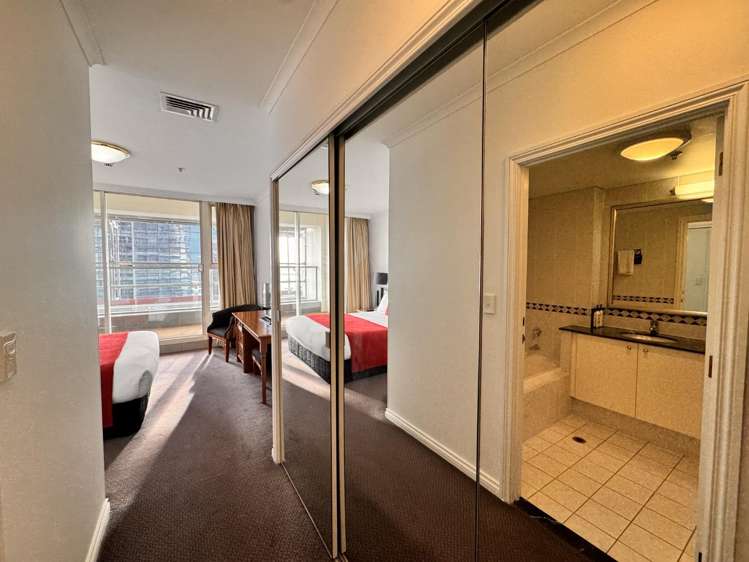 2207/8 Albert Street 10015_12