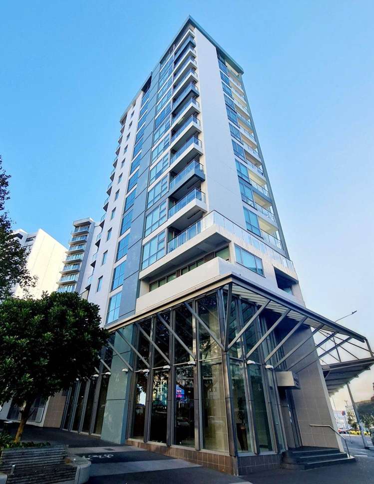 1304/30 Beach Road City Centre_15