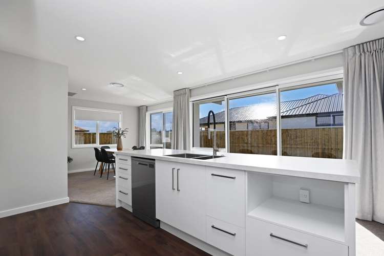 243 Racecourse Road_2