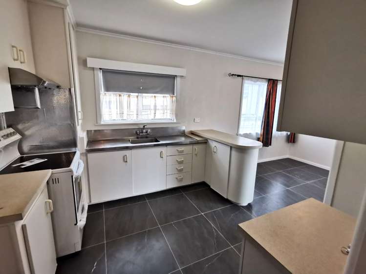 6 Netherlands Avenue New Lynn_2