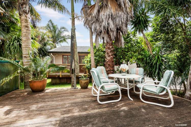 18 Triangle Road Massey_16