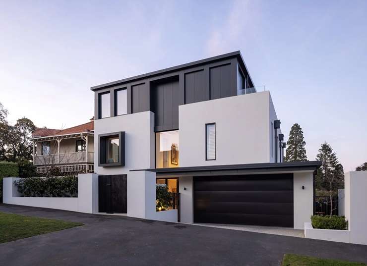 Muscular townhouse obliterates city's price record - architect not surprised