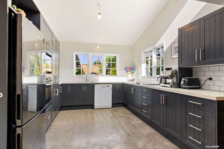 1 Meadow Crescent Te Atatu South_9