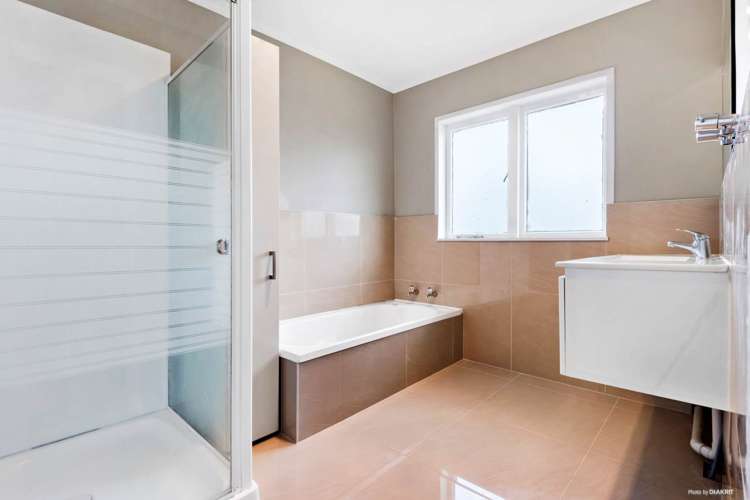 80 Roberts Road Te Atatu South_14