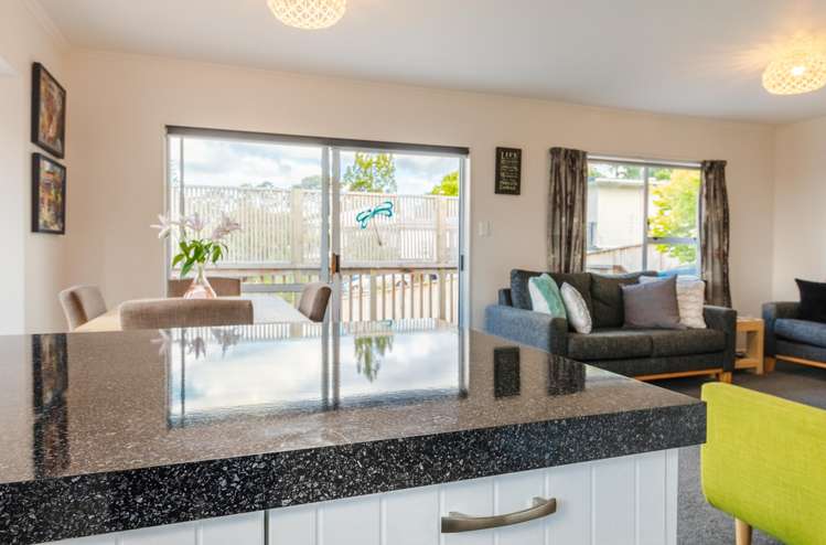 2/117 Glengarry Road Glen Eden_8