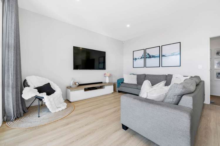 8 Doidge Street Beachlands_12
