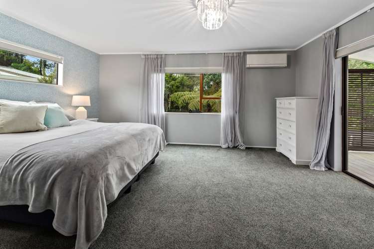 17 Chatham Avenue Paremoremo_19