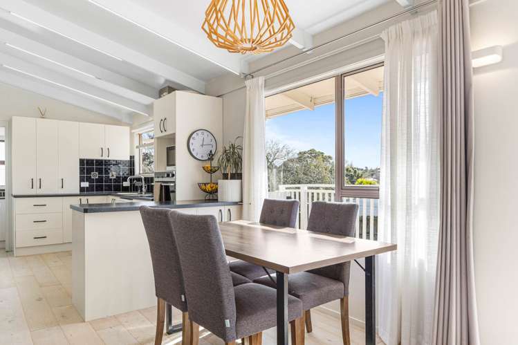 8 Dobell Road Stanmore Bay_16