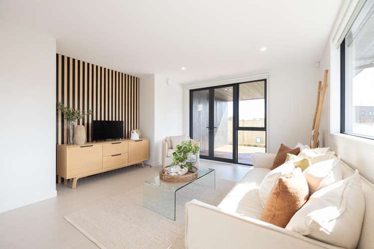 91 Waituarua Drive "Waiata Shores" Takanini_9